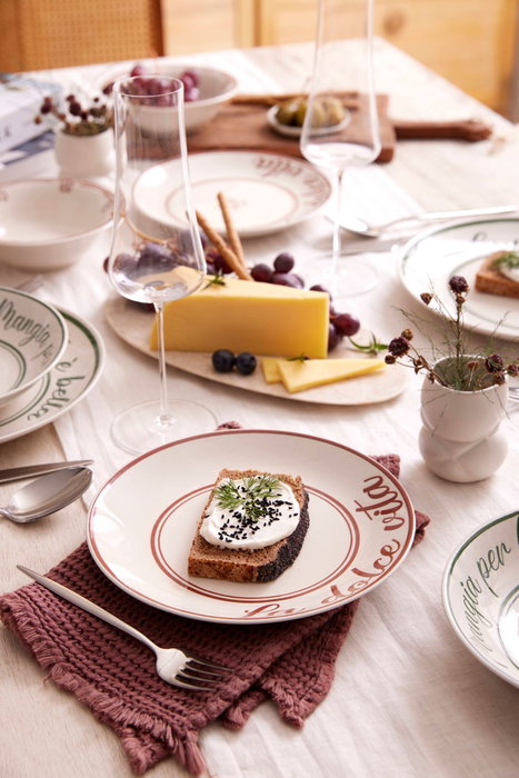 Hermia Juego de Cena de Porcelana de 24 Piezas Rojo y Verde Hermia Juego de Cena de Porcelana de 24 Piezas Rojo y Verde